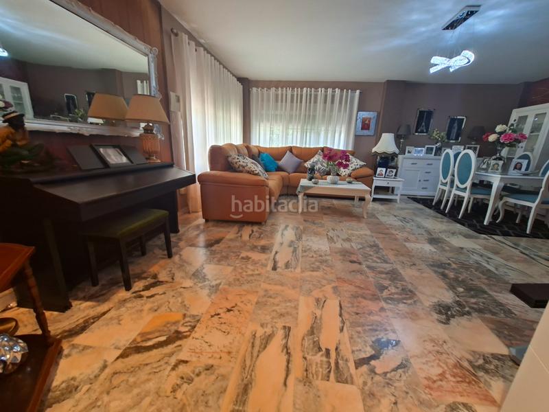 Foto 9f8c1fea-bad0-4509-8fb1-3f90bff5bf4f. Chalet en avenida las camelias 15 bonito chalet de una planta en Espartinas
