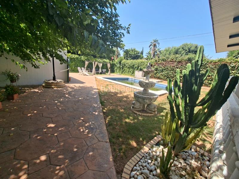 Foto a8e5637a-649d-4f8f-b857-9f60f132d7f7. Chalet en avenida las camelias 15 bonito chalet de una planta en Espartinas