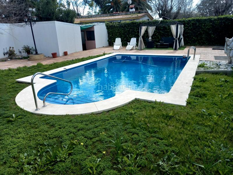 Foto cf7ef85a-a80b-4a99-a861-74b24f622b81. Chalet en avenida las camelias 15 bonito chalet de una planta en Espartinas