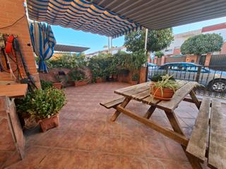 Casa adossada a Plaza de la almazara 20. Bonita casa en almensilla de vpo