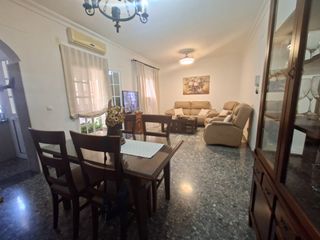 Casa en Calle sevilla 18. Dos casas seguidas para ideal para dos familias