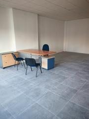 Location Local commercial à Calle arroyo de celín 16. Estupendo local en estupenda zona de bormujos