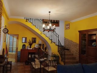 Casa en Calle pablo coso calero 107. Gran casa con estupenda parcela en el centro de bormujos