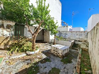 Casa en Calle virgen de la esperanza 21. Casa de pueblo con gran parcela. ideal para poner su gusto.