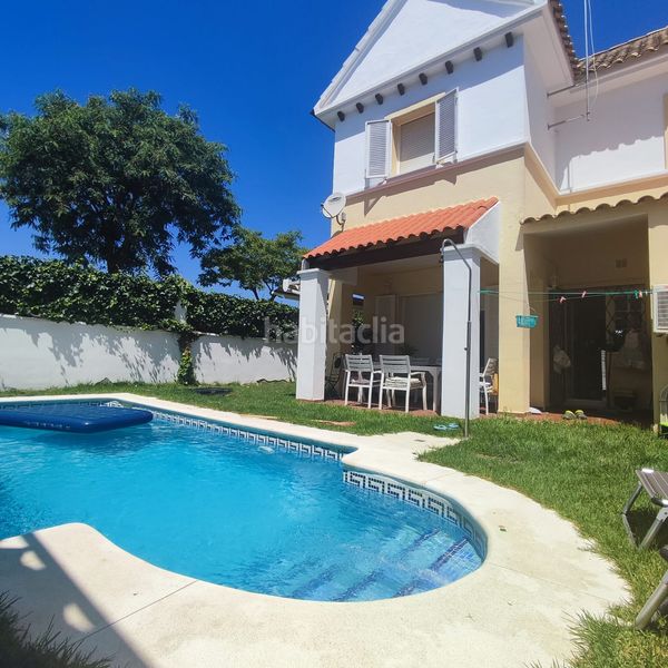 Foto 8fb198ca-e06d-46df-9974-3581912755e6. Xalet amb xemeneia calefacció piscina a Espartinas pueblo Espartinas