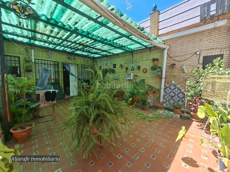 Foto f3f6f527-6a91-48a4-b7f0-affc92193f6b. Casa amb aparcament a Umbrete