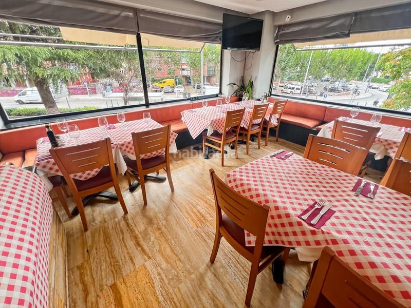 Foto 05fdc783-6efe-4520-8038-e7dd1bc12f81. Local comercial se vende restaurante a pleno rendimiento en ciudad lineal en Madrid
