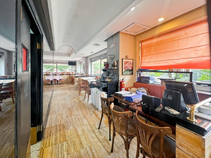 Foto 489b6031-743d-4479-aad6-ff5f931e1866. Local comercial se vende restaurante a pleno rendimiento en ciudad lineal en Madrid
