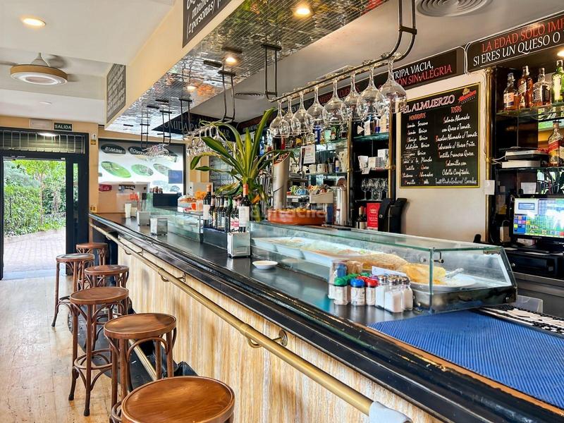 Foto 620fdab9-f7ec-4369-be2a-77fb66e12389. Local comercial se vende restaurante a pleno rendimiento en ciudad lineal en Madrid