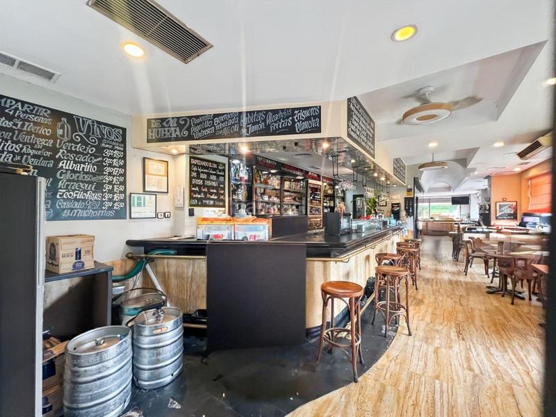 Foto 63b6763b-d80f-4528-82c5-fee6e72f359f. Local comercial se vende restaurante a pleno rendimiento en ciudad lineal en Madrid