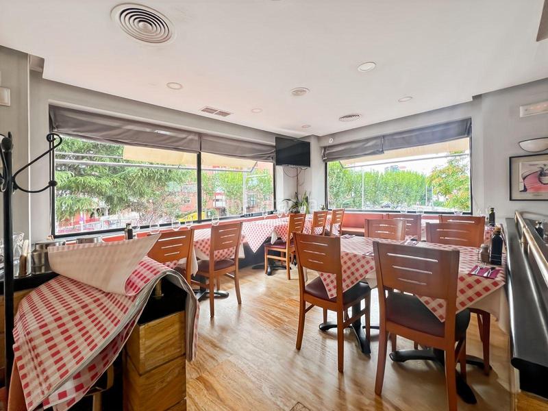 Foto 7fc6f877-1743-40b3-b23b-fd8a2c168b9a. Local comercial se vende restaurante a pleno rendimiento en ciudad lineal en Madrid
