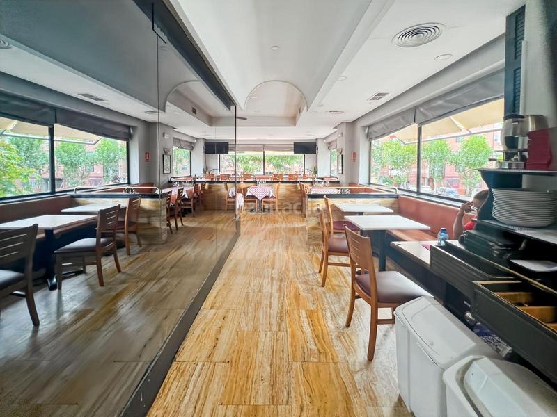 Foto b98ffb00-68a5-4b92-8507-e07e1b8721c2. Local comercial se vende restaurante a pleno rendimiento en ciudad lineal en Madrid