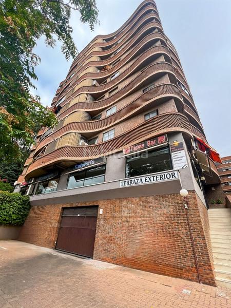 Foto ee23bd9e-06b7-44e3-bdc8-cc603481fcdb. Local comercial se vende restaurante a pleno rendimiento en ciudad lineal en Madrid