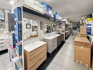 Local Comercial a Parque Europa-Los Pitufos. Oportunidad de oro en pinto!!!!!