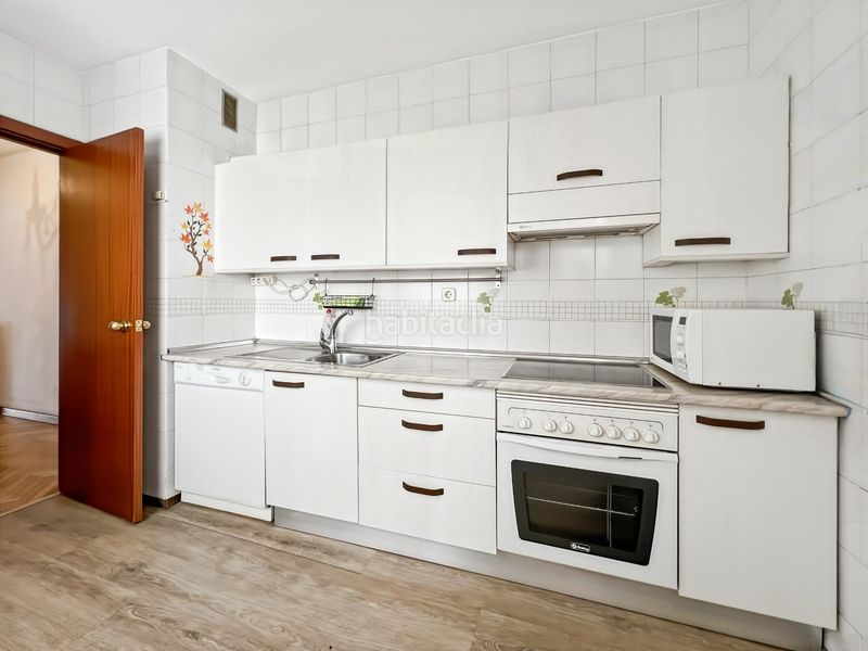 Foto 1126c2ad-c946-47d2-9a63-518d99a72167. Flat with heating parking in Marroquina Madrid