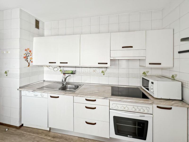 Foto da7a014d-b232-45e7-a071-d7b770b5b065. Flat with heating parking in Marroquina Madrid