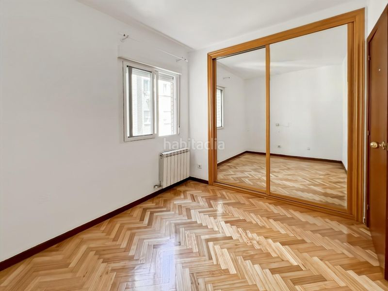 Foto f5bd6bbe-7ebf-4414-aae9-c6d569d66245. Flat with heating parking in Marroquina Madrid