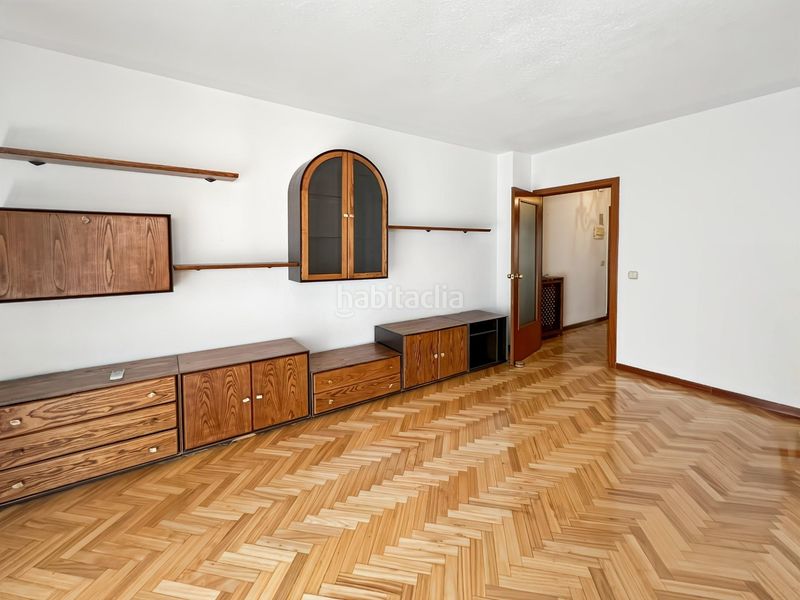 Foto fc0ed790-cb01-486a-927f-bd239f245a91. Flat with heating parking in Marroquina Madrid