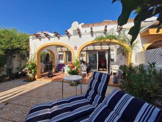 Haus in Benicolada - Las Adelfas. Urb puerta de calpe