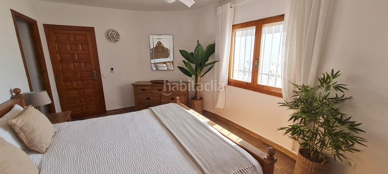 Foto 5071119d-0a94-409e-b3da-c4d50af1817d. Casa amb piscina a La Empedrola Calp