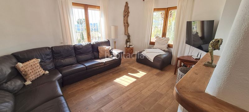 Foto 5d20eae1-7115-4a09-8147-38d061cbf345. Casa amb piscina a La Empedrola Calp