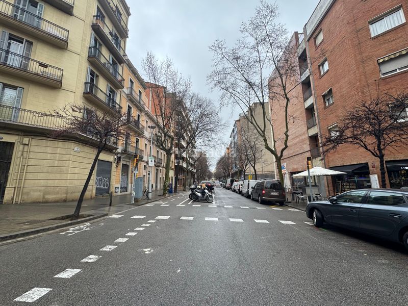 Foto 9f010f35-e5d2-49ed-b757-6c2456bfd235. Appartamento in El Camp de l´Arpa del Clot Barcelona