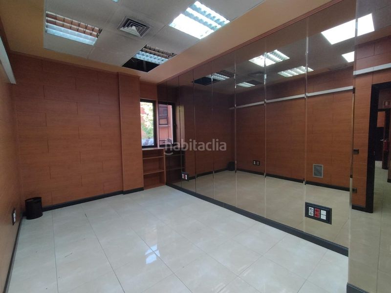 Foto bb987bcc-b3a8-46f1-ba00-aa8917deab9c. Local comercial a Imperial Madrid