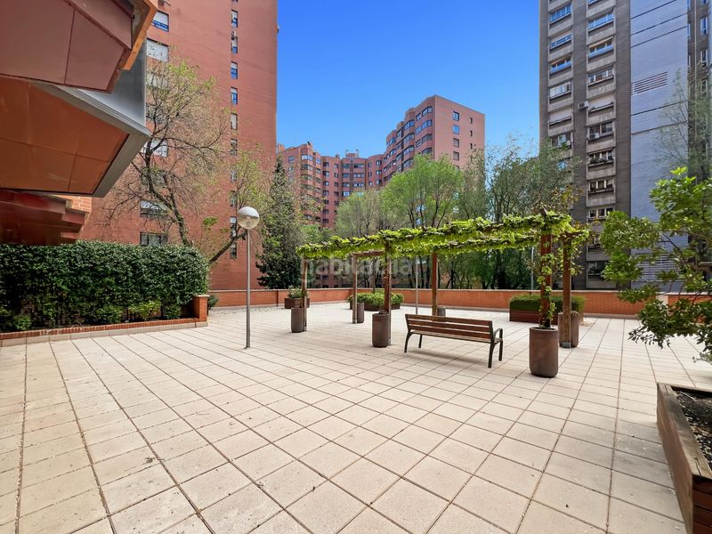 Foto 257f1cf3-b4d7-4bfb-ad4a-ab80fc45c673. Piso magnifica y luminosa vivienda exterior en distrito retiro, parque de roma. en Madrid