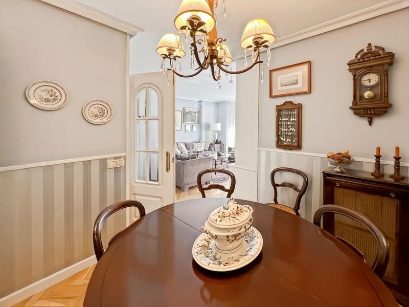 Foto d29d2321-c03e-44b9-b1a6-04332ea10618. Piso magnifica y luminosa vivienda exterior en distrito retiro, parque de roma. en Madrid