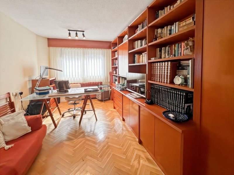 Foto e1261540-6694-46b2-b2a9-7cfe91ff078c. Piso magnifica y luminosa vivienda exterior en distrito retiro, parque de roma. en Madrid