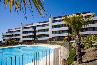 Location Appartement  Calle calle clara campoamor. Bajo con terraza  157 m2  3 hab.  terraza  2 plazas de garaje  t