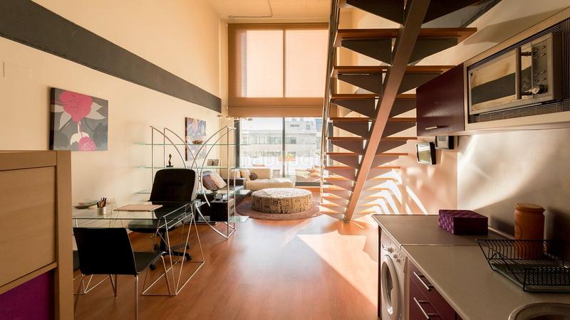 Foto 1efb2cdd-54f9-40c4-bac6-631077c812e9. Bureau dans calle de miguel yuste 23 dans Simancas Madrid