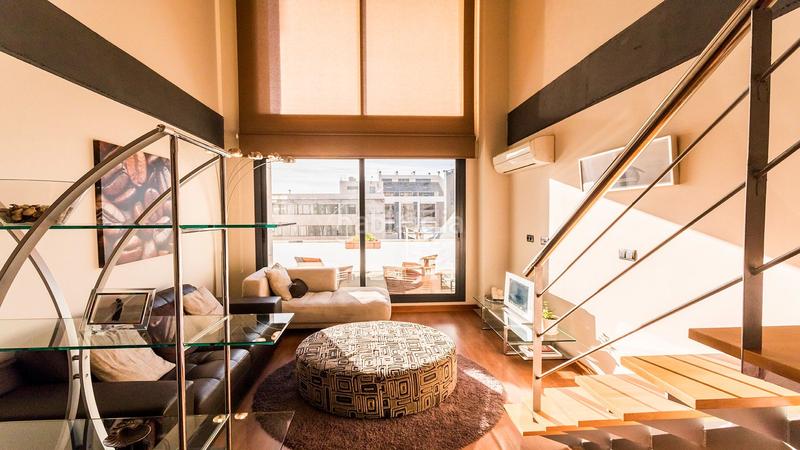 Foto ae2245fe-1981-453c-83f1-9e86b4e151e2. Bureau dans calle de miguel yuste 23 dans Simancas Madrid