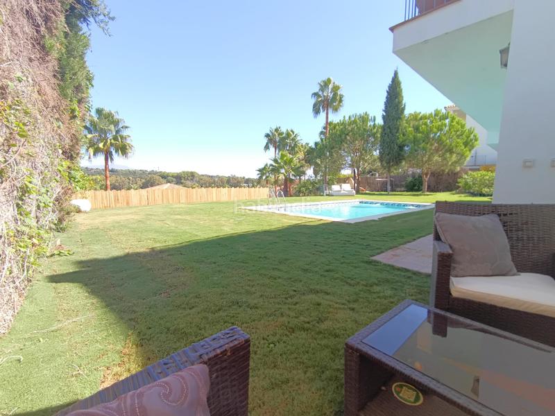Foto 135a86ad-6c9a-4ef0-8a1c-8203afc9bc2b. Chalet excelente villa independiente . en Sotogrande alto Sotogrande