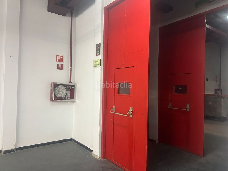 Foto e5aed8de-c5fb-42a6-a7be-409156958061. Industrial building in calle vía de los poblados 23 in Madrid