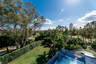 Xalet en Los Naranjos. Villa en primera linea de golf en nueva andalucia