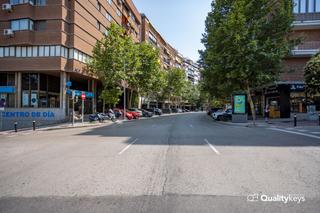 Oficina  Calle de clara del rey. Magnifica oficina, gran oportunidad para inversores