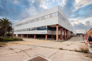 Bâtiment à usage industriel à Calle guadiana 9. Amplia nave logistica en ubicación estratégica en el corredor de