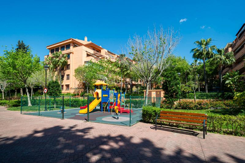Foto 43f39235-cdc9-4e70-a18b-f020c4e90446. Appartement mit parking pool in La Carolina - Guadalpín Marbella