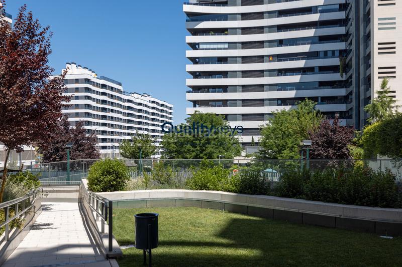 Foto eeec3087-d5ae-4d54-9b1c-d1444c60450f. Piso en calle de juan antonio samaranch 1 exclusividad en valdebebas grandes espacios en Madrid