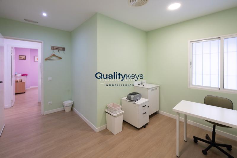 Foto ef82b0dd-8d1a-4c93-8d44-8381dbe51bb1. Office space in avenida séptima 48 in Rejas Madrid