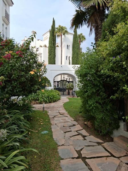Foto b6c8b76c-ac59-4e1e-92e0-9f2359ae5924. Lloguer apartament amb aparcament piscina a Puerto Banús Marbella