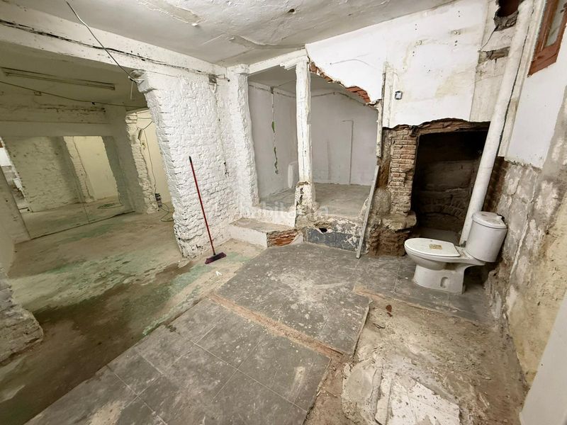 Foto acd1416b-f990-4775-bdb2-013e46d9e89f. Local comercial a Cortes-Huertas Madrid