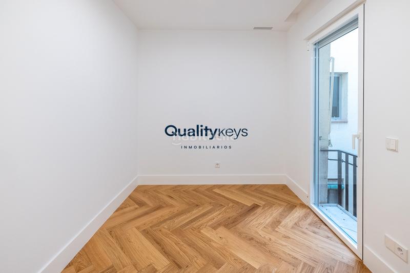 Foto 1fcba438-1578-413e-8fbf-35d9942466b7. Piso exclusiva vivienda de lujo con dos balcones a la calle en Madrid