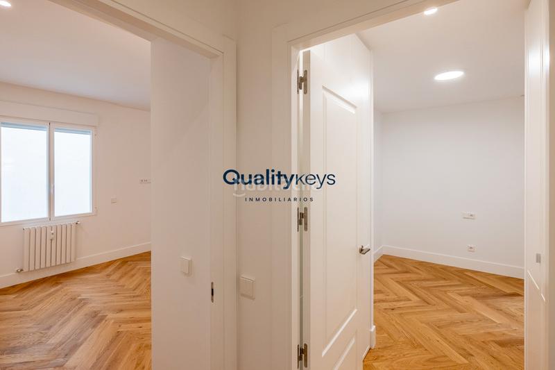 Foto 26939ec4-1099-47fe-aabd-430d4d0f2e90. Piso exclusiva vivienda de lujo con dos balcones a la calle en Madrid