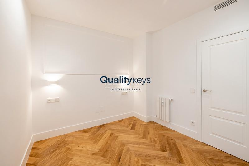 Foto 423dd9ce-8955-4514-8e67-4379f3bab328. Piso exclusiva vivienda de lujo con dos balcones a la calle en Madrid