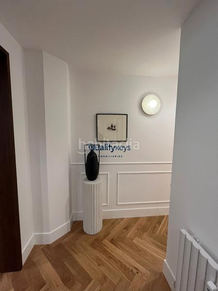 Foto 57481fbb-1581-4c96-8be1-05e0034b7dc7. Piso exclusiva vivienda de lujo con dos balcones a la calle en Madrid