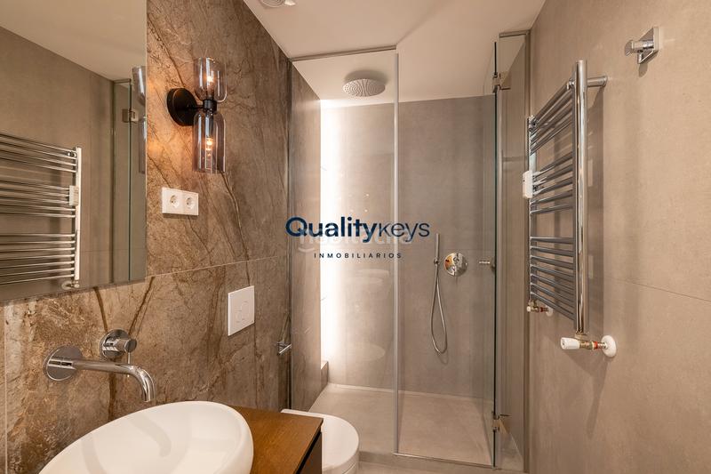 Foto 5a22182d-0206-4e8a-895f-df038008f044. Piso exclusiva vivienda de lujo con dos balcones a la calle en Madrid