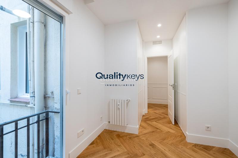 Foto 5be623cb-28aa-49fa-a3cd-68659373055a. Piso exclusiva vivienda de lujo con dos balcones a la calle en Madrid