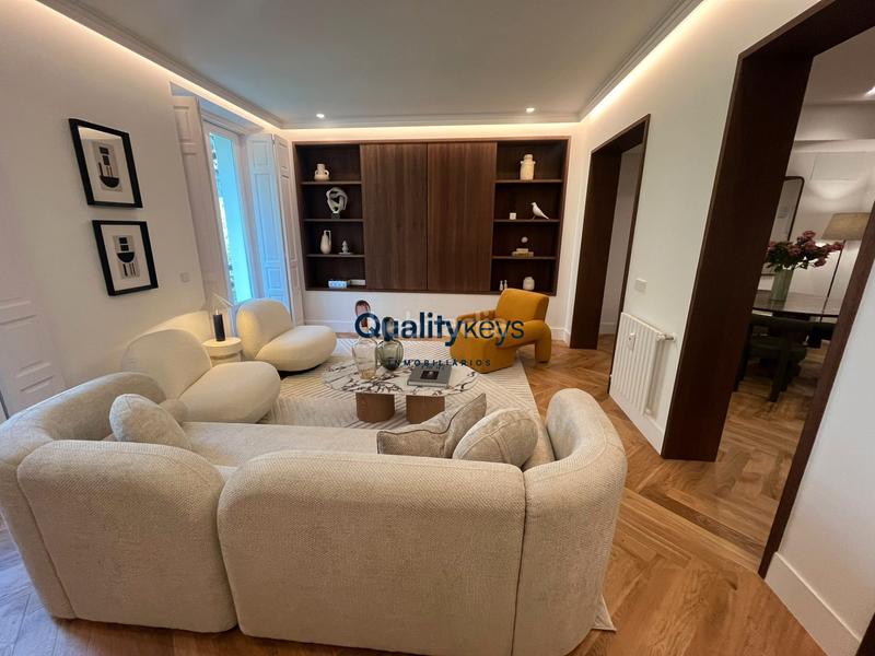 Foto 693c1657-4e03-4072-9d16-78e4ad0129cd. Piso exclusiva vivienda de lujo con dos balcones a la calle en Madrid